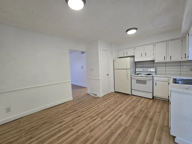1725 Cromwell Dr — Photo 4