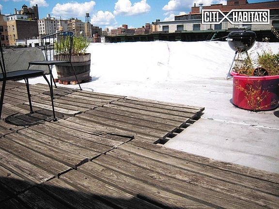 4th image of 102 W 74th St APT 4A