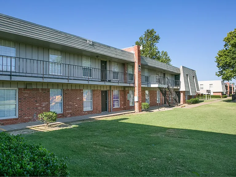 Heatherstone Apartments — Photo 42