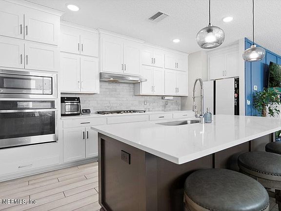 4th image of 326 SIENNA PALM Drive