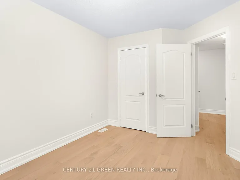 2427 Greenwich Dr — Photo 32