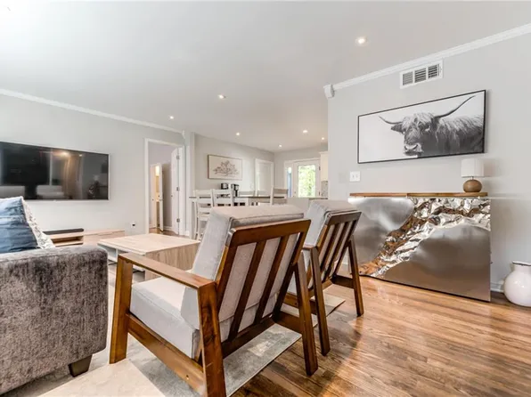 6418 W 72nd Ter, Overland Park, KS 66204