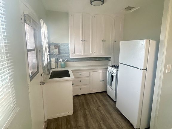 4th image of 407 W San Ysidro Blvd W APT 4