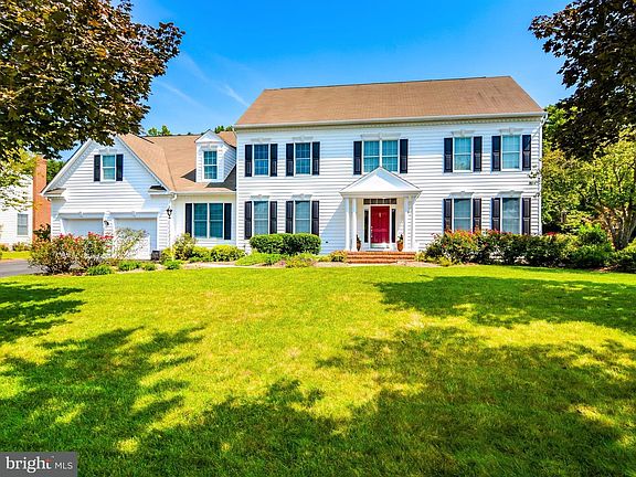 3rd image of 1321 Anglesey Dr