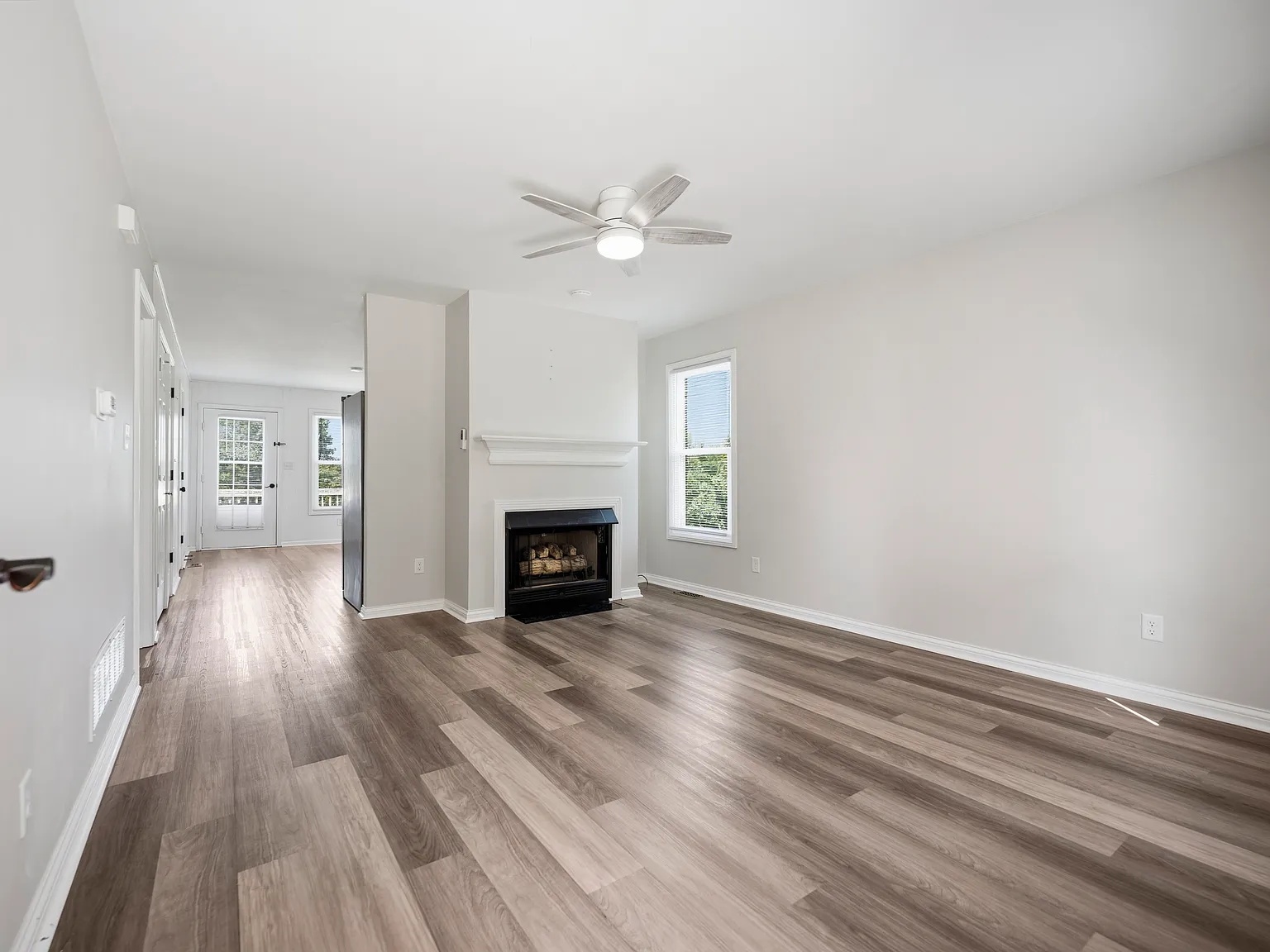 1 bed, 1000 sqft, $995 — Photo 2