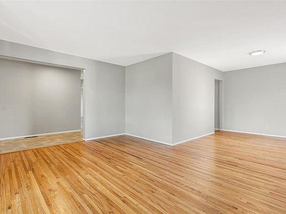 4th image of 4065 Helmkampf Dr