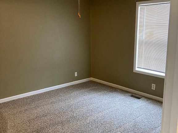 5th image of 570 Brady Dr