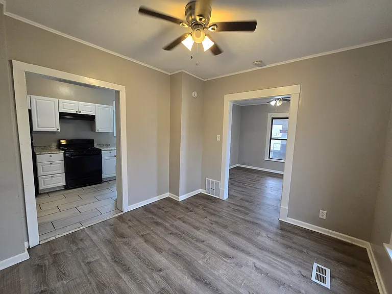 214 Edwards St — Photo 8