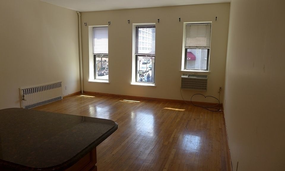 1st image of 276 7th Ave #E2