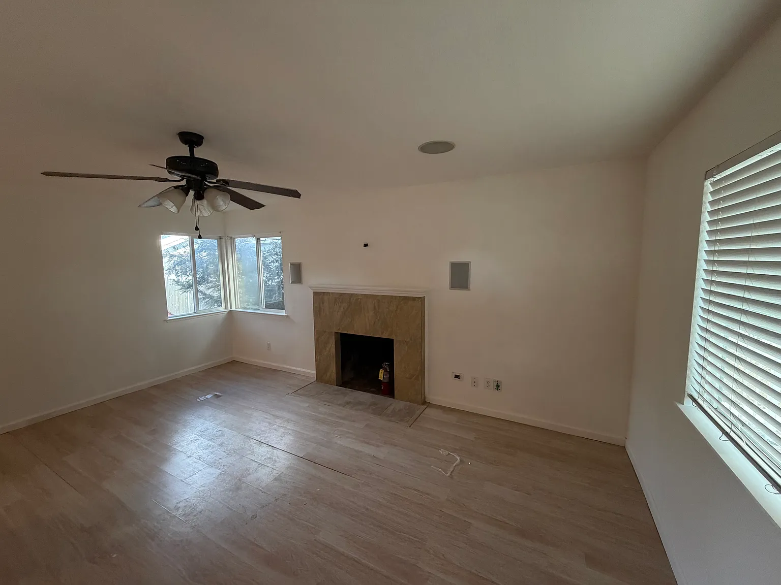 3 bed, 1.5 bath, 1200 sqft, $3,500 — Photo 3