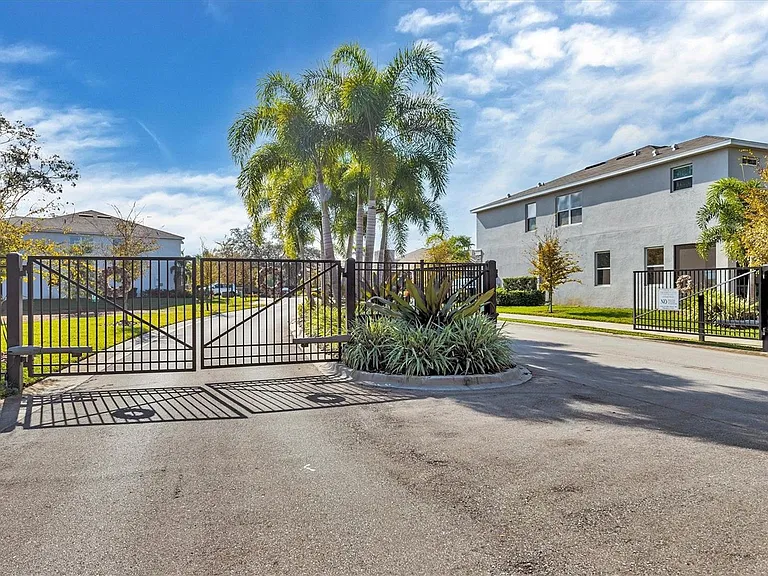8657 Palmer Park Cir — Photo 3