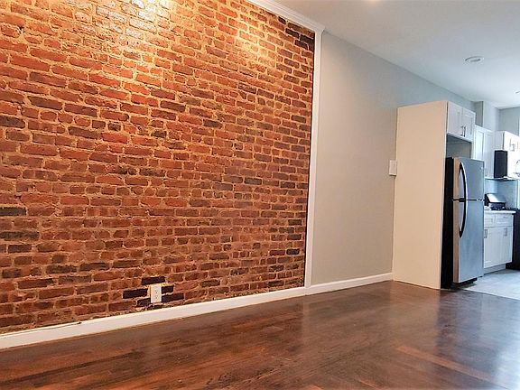 5th image of 2588 Creston Ave