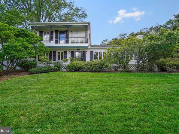 500 Crown View Dr, Alexandria, VA 22314