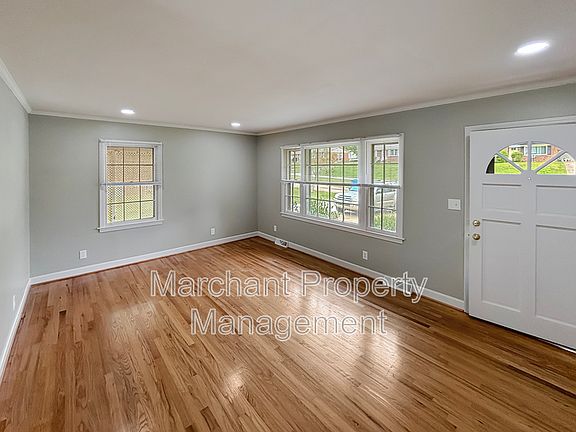 5th image of 124 Folkstone St