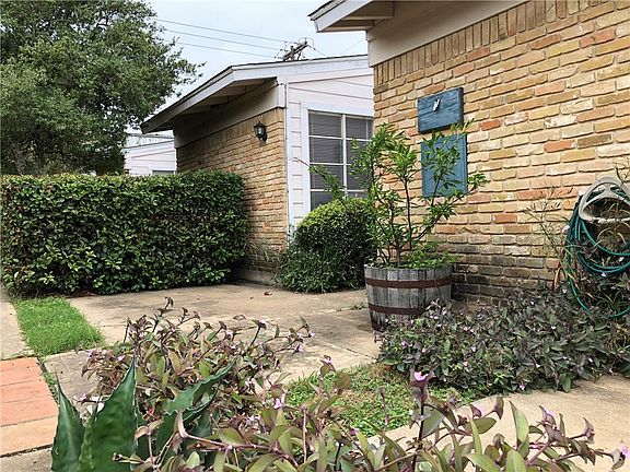 3rd image of 3412 Willowrun Dr APT B