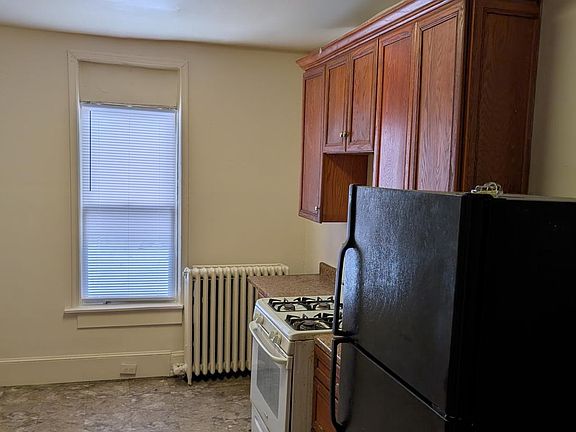 2nd image of 635 14th Pl NE