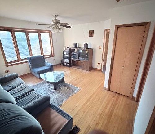 3rd image of 5710 N Karlov Ave