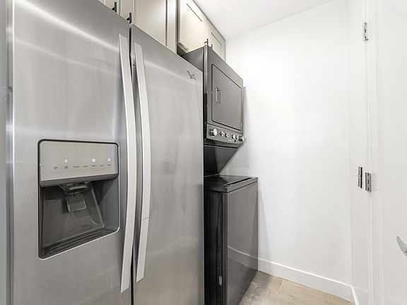 3rd image of 816 N Inglewood Ave APT 9