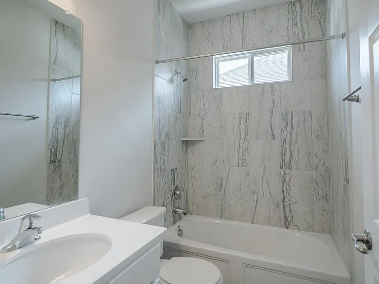 917 Falkland Trce — Photo 10