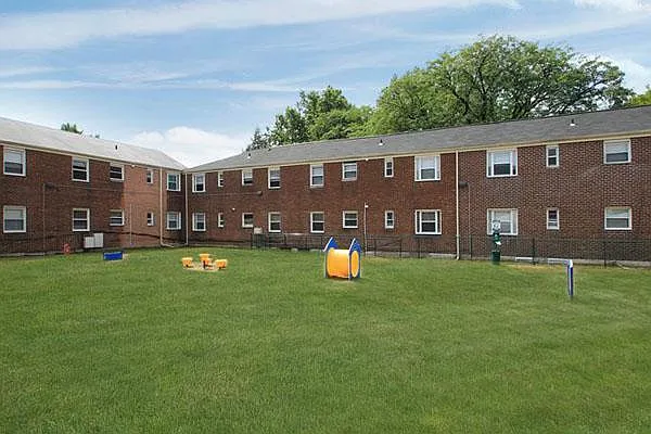 24 Mola Blvd — Photo 11
