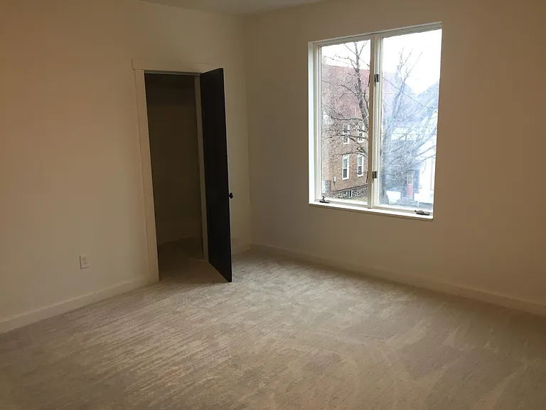 627 W Water St — Photo 9