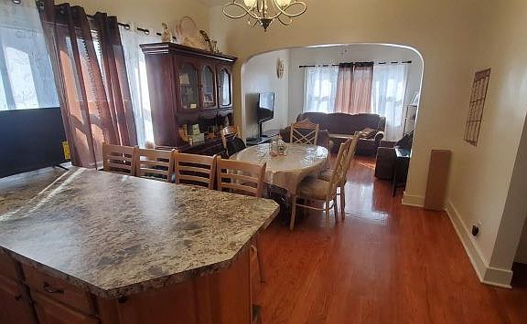 4th image of 3907 Evergreen St