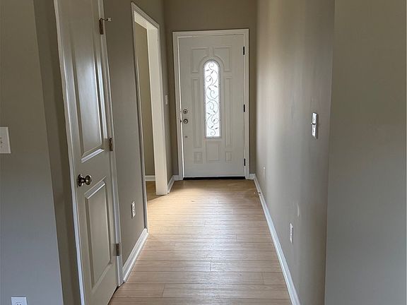 5th image of 293 Harry Dr