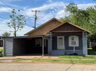 304 W Nevada St, Seymour, TX 76380