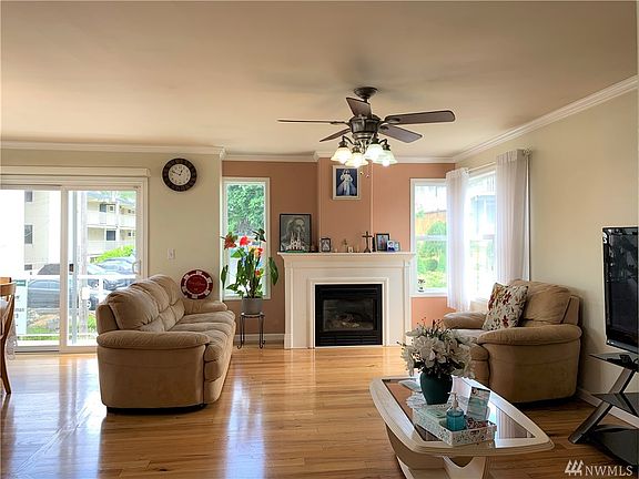 Family rooms with warm Gas Fireplace!