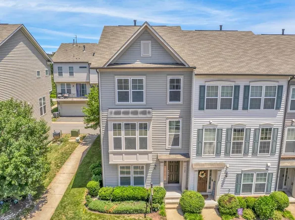 8128 Honey Bee Way, Manassas, VA 20111