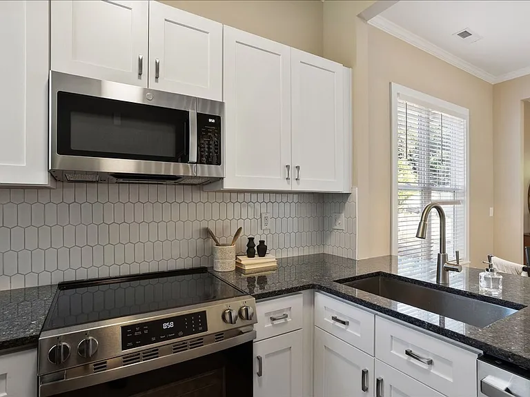 320 Gray Ave #A — Photo 14