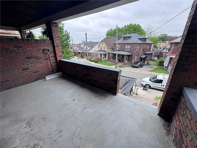 2733 Pyramid Ave — Photo 3
