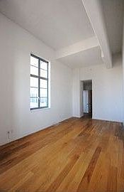 3rd image of 2728 Thomson Ave Unit 629
