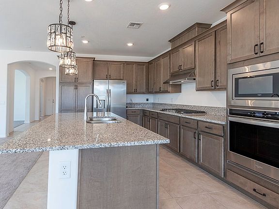 4th image of 54 Autumn Palm Ave
