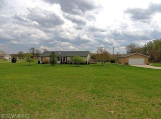 51731 Leach Rd, Dowagiac, MI 49047