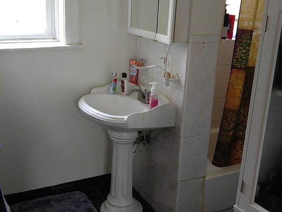 3rd image of 901 N Francisco Ave #3R