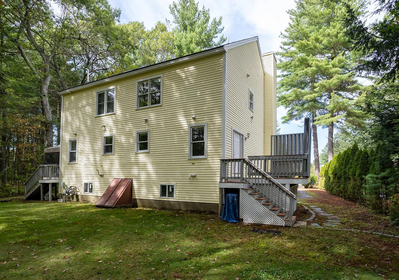 6 Samantha Ln - Unit 1 — Photo 2