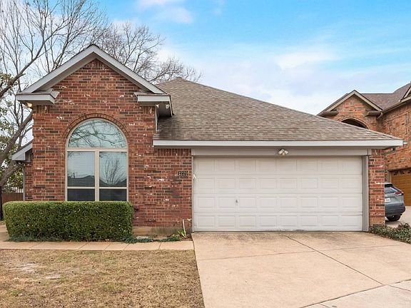 2nd image of 1220 Royal Crescent Dr