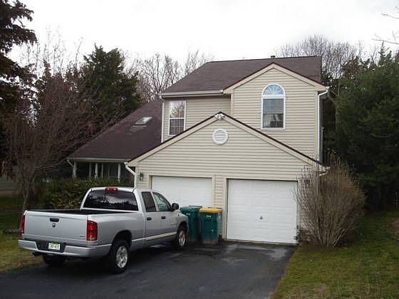 1st image of 723 E Village Dr