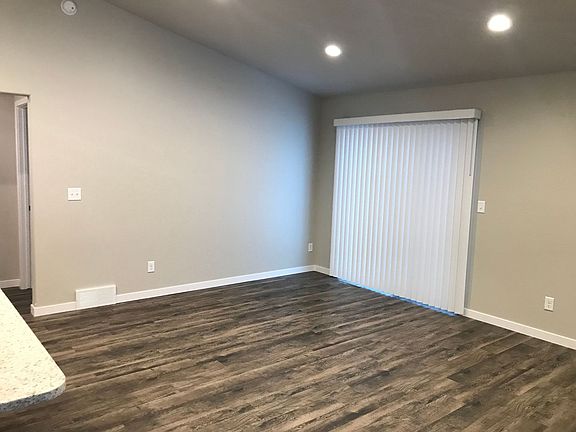 4th image of 712 Cathy Dr W