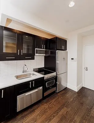 Rented by Icon Realty Management | media 20