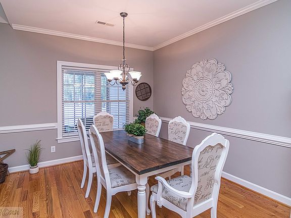 4th image of 208 Commonsgate Dr