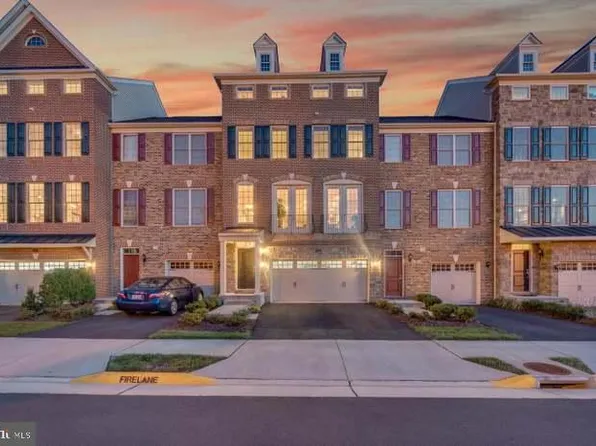 25061 Cambridge Hill Ter, Chantilly, VA 20152