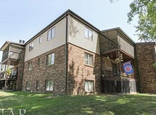 824 McGregor St APT 8, Bloomington, IL