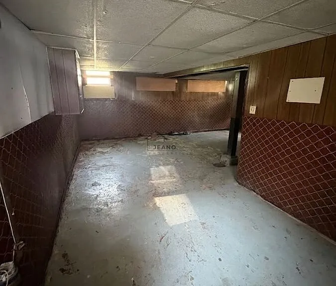 1076 W Packard St — Photo 11
