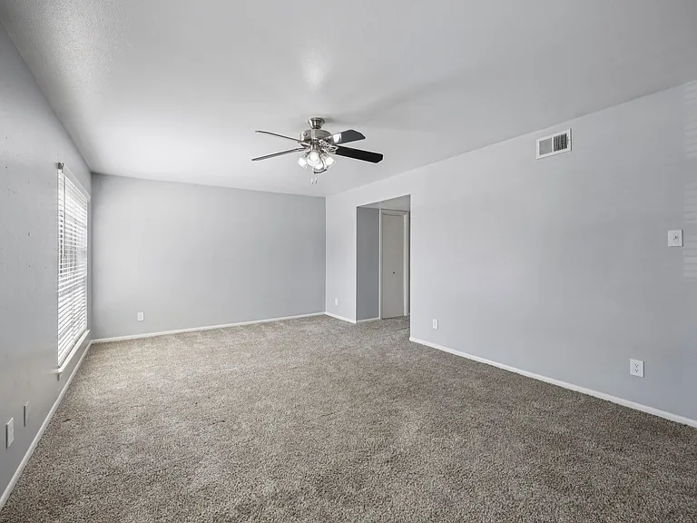 Premier Gardens Apartments — Photo 11