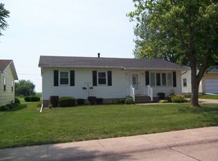 224 N Rowe Ln, Walcott, IA 52773