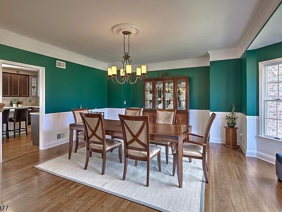 4th image of 14 Shadowbrook Way