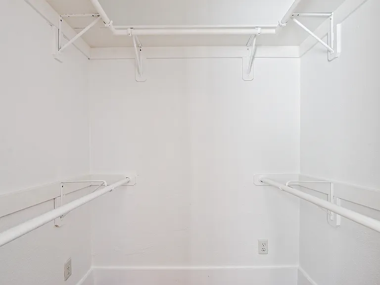 4000 E Colorado St — Photo 10