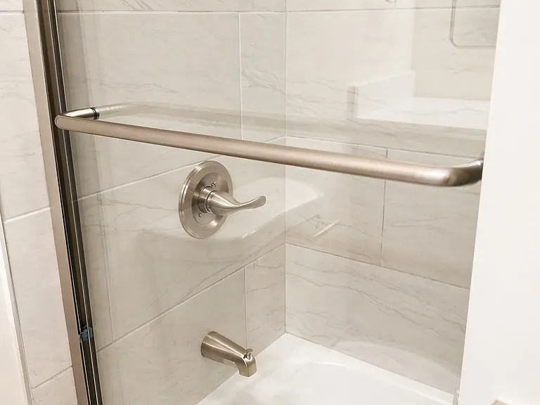 Chateau Sandel Apartments — Photo 13